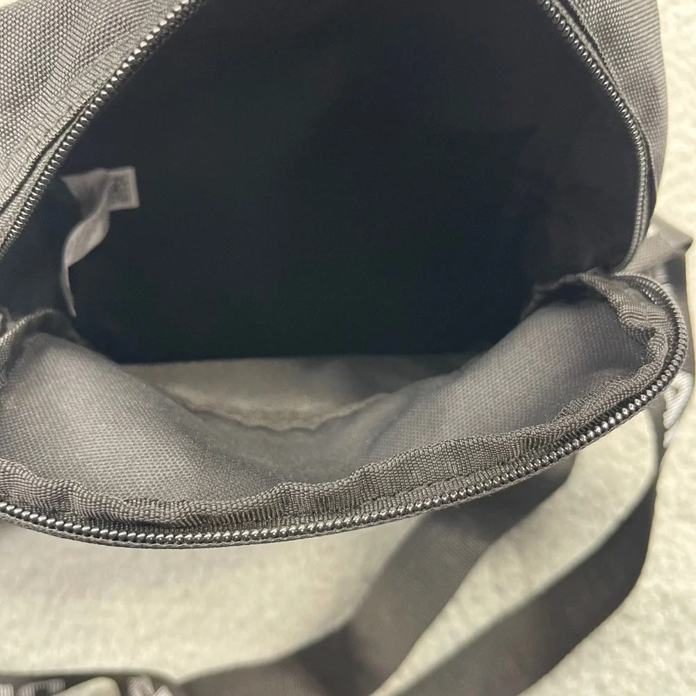 Under Armour 1364192-001 Black Loudon‎ Crossbody Bag UA Storm Branded Logo Strap